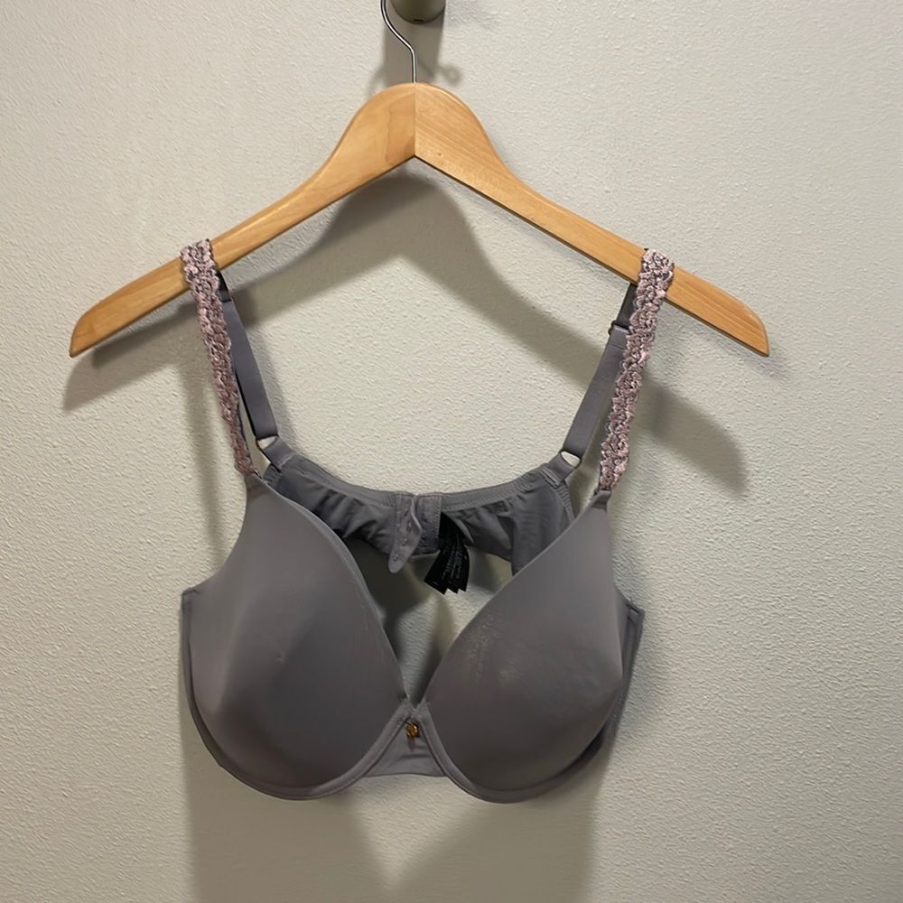 NATORI woman’s gray underwire bra